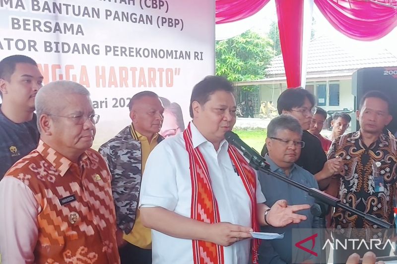 Menko Perekonomian: Menerima bantuan pangan beras bagi mereka yang kurang mampu.