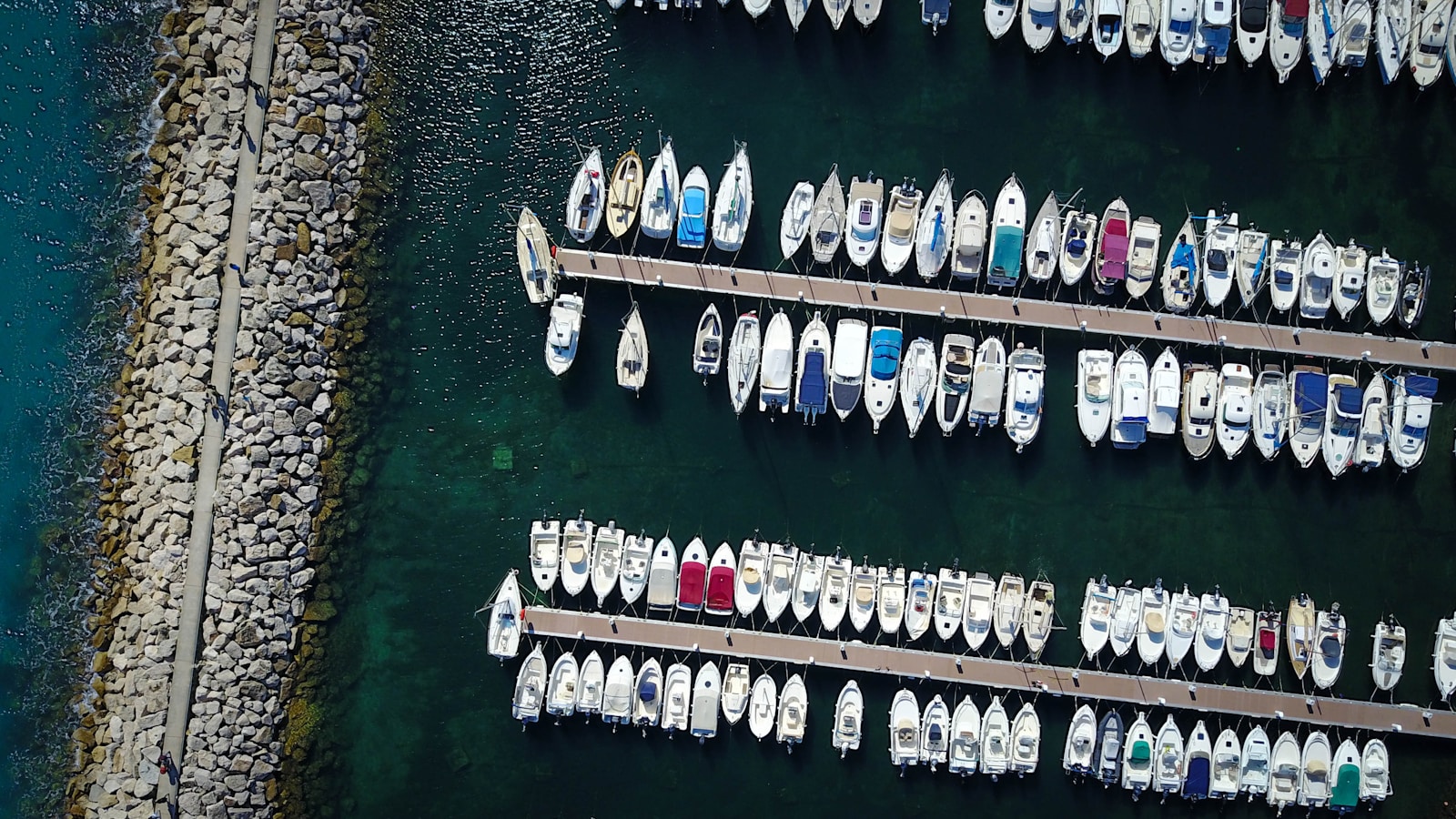 top view photography of ship port